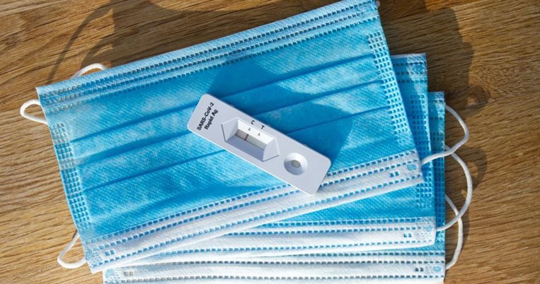 Αντηλιακό, ομπρέλα θαλάσσης και self test. Για το νησί που σημάδεψες εδώ και καιρό στο χάρτη