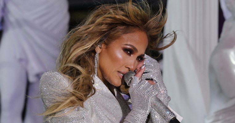 Αλαβάστρινη επιδερμίδα: Τα μυστικά της Τζένιφερ Λόπεζ για να την αποκτήσεις κι εσύ