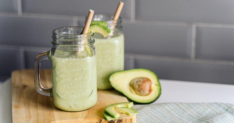 Smoothie με αβοκάντο και πράσινο τσάι για δυνατό ανοσοποιητικό
