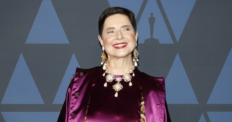 H Ιζαμπέλα Ροσελίνι ποζάρει με τη δίδυμη αδερφή της και μιλάει για τη μητέρα τους Ίνγκριντ Μπέρκμαν