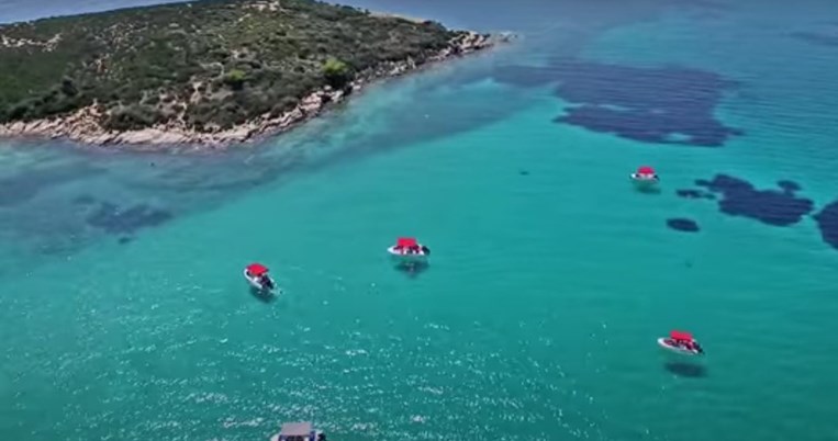 Το εξωτικό ελληνικό νησί που έχει ζεστά νερά όλο τον χρόνο
