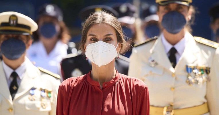 Ισπανικό όνειρο: Η εμφάνιση της Βασίλισσας Λετίσια στα κόκκινα