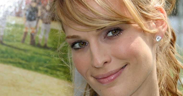 Τα 5 μυστικά ομορφιάς ενός μοντέλου είναι πολύ απλά. H Molly Sims τα μοιράζεται μαζί μας