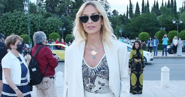 Η Άννα Βίσση σε μία σπάνια εμφάνιση με την αδερφή της, Νίκη