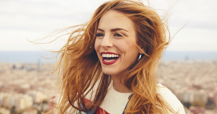 Tέλος οι μάσκες: 10 έντονα κραγιόν και glosses που μπορείτε επιτέλους να φορέσετε