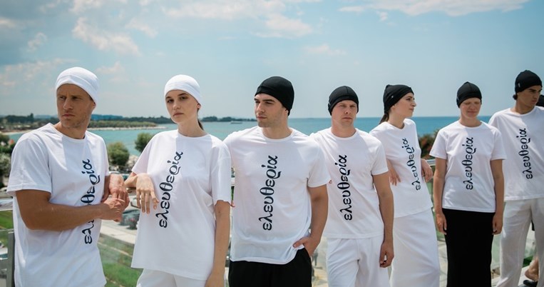 Eντυπωσιακή έναρξη της πρώτης μέρας για τη διαδικτυακή εκδοχή της Ελληνικής εβδομάδας μόδας!  