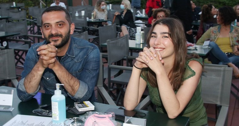 Λεωνίδας Κουτσόπουλος: Στις εξέδρες του γηπέδου με την αγαπημένη του - Είδαν αγώνα του Πανιωνίου [ει