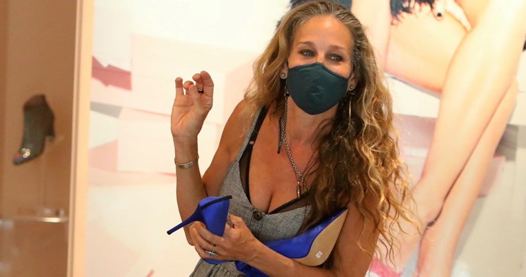 Sarah Jessica Parker | Η εμφάνιση με γκρίζα μαλλιά στα Hamptons