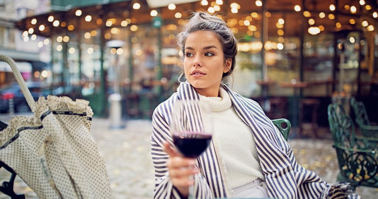 Το παντελόνι που δεν λείπει ποτέ από τη γκαρνταρόμπα των Παριζιάνων