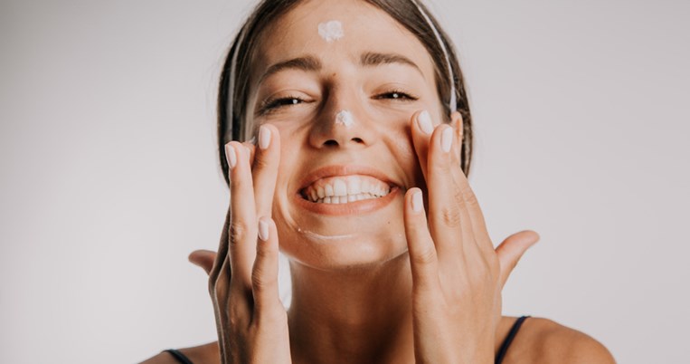 Αντιγήρανση | Οι συμβουλές των ειδικών για τα προϊόντα που σταματούν το χρόνο