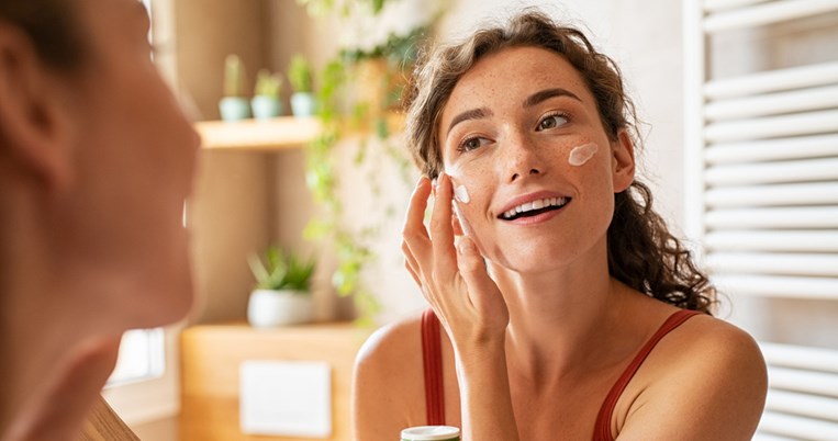 Πρόσωπο χωρίς ρυτίδες | 9 τρόποι να καθυστερήσετε την εμφάνισή τους