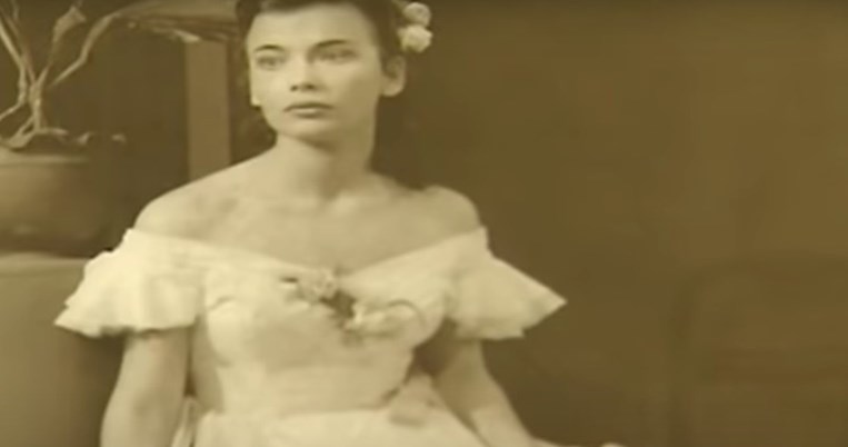 «Η καημένη η Αλίκη. Η κακομοίρα η Τζένη». Η μεγάλη κόντρα μεταξύ Βουγιουκλάκη – Καρέζη