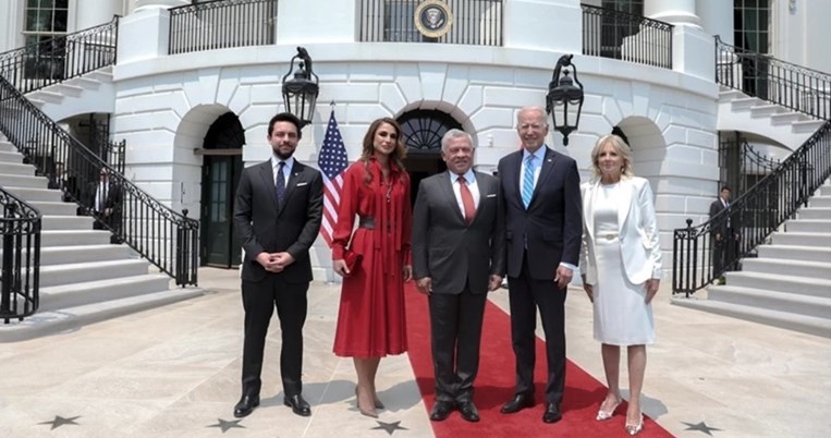 Βασίλισσα Ράνια: Απαστράπτουσα στον Λευκό Οίκο η πιο στιλάτη βασίλισσα στον κόσμο