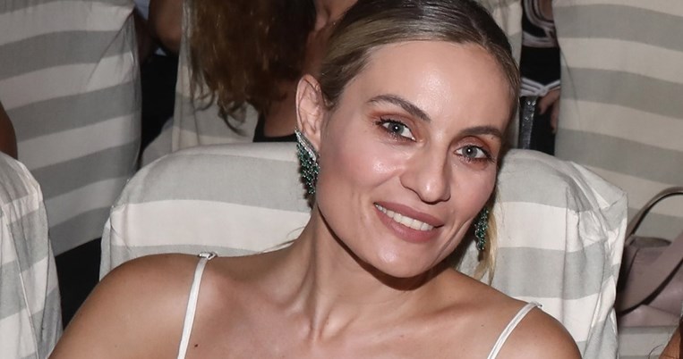 Η Ελεονώρα Μελέτη ποζάρει με μπικίνι και αυτοσαρκάζεται