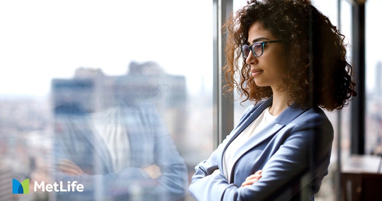 1 στις 4 γυναίκες σκέφτεται να εγκαταλείψει ή να περιορίσει την καριέρα της