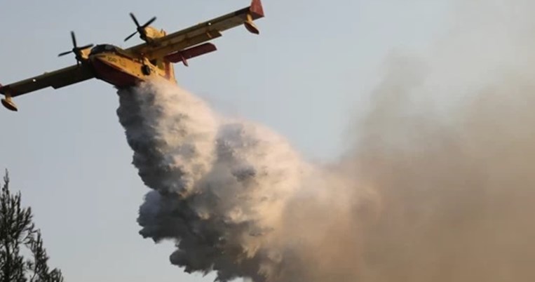 Βαρυμπόμπη: Σε εξέλιξη η τεράστια πυρκαγιά αλλά έχει περιοριστεί σε ένα μέτωπο