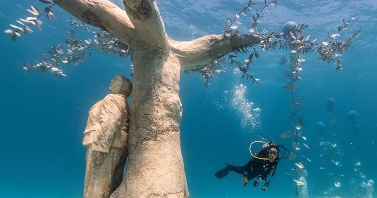 Ένα δάσος στον βυθό της Κύπρου: Το νέο, μαγικό, υποβρύχιο μουσείο γλυπτικής στην Αγία Νάπα