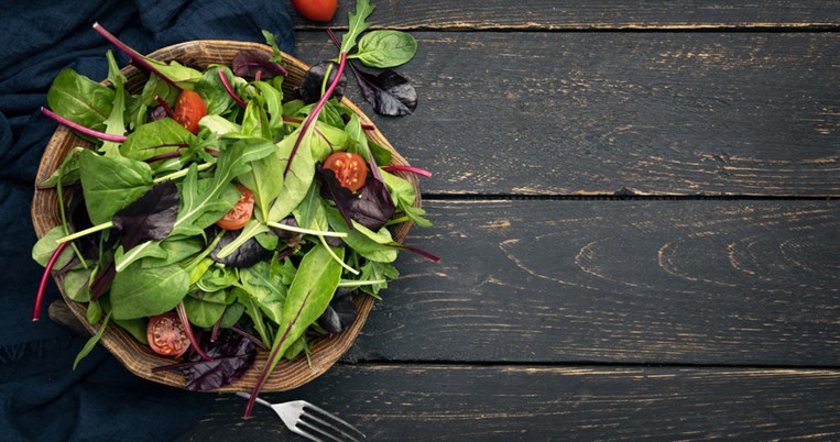 Καλοκαιρινές συνταγές με ντομάτα: 3 εύκολα φαγητά έτοιμα σε μόλις 10 λεπτά