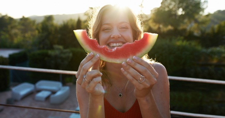 Ενυδάτωση το καλοκαίρι: 12 υπερενυδατικές τροφές που είναι ιδανικές για τις πολύ ζεστές μέρες