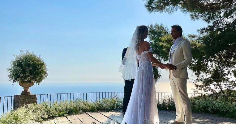H πανέμορφη ανιψιά του Hubert de Givenchy, Gabriella, παντρεύτηκε στο Κάπρι και ήταν όλοι εκεί