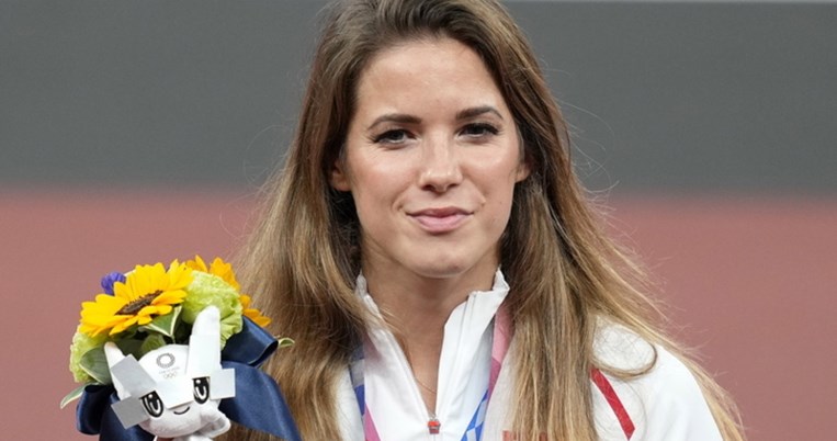 Η Ολυμπιονίκης Μαρία Αντρέιτσικ δημοπρατεί το ασημένιο της μετάλλιο για να σώσει τη ζωή ενός παιδιού