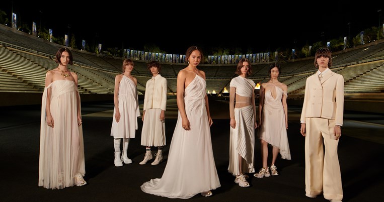 Γιατί οι μεγαλύτεροι οίκοι μόδας στον κόσμο «ντύνουν» τις νέες καμπάνιες τους με ελληνική μουσική;