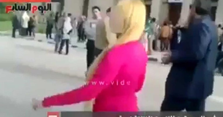 Φοιτήτρια παρενοχλείται σεξουαλικά στο Πανεπιστήμιο του Καΐρου επειδή φορά «αντισυμβατικά» ρούχα