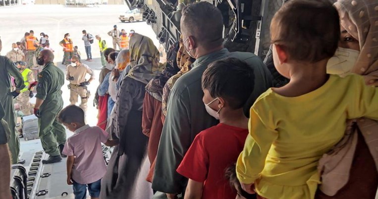 Η Airbnb θα πληρώσει σπίτια για να φιλοξενήσει περισσότερους από 20.000 πρόσφυγες από το Αφγανιστάν