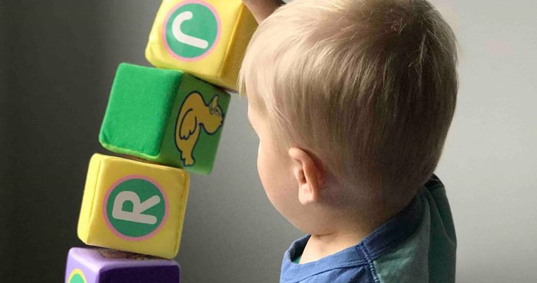 Έλληνας επιστήμονας δίνει νέα ελπίδα στα παιδιά με αυτισμό με μία καινούργια μέθοδο θεραπείας