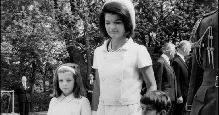 Η παράξενη, κοινή λεπτομέρεια που είχαν όλα τα παπούτσια της Τζάκι Κένεντι