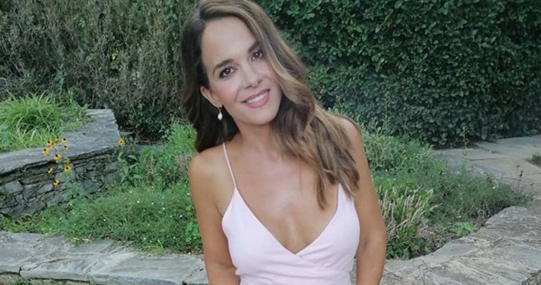 Ελιάνα Χρυσικοπούλου: Με Zara φόρεμα στη συνέντευξη Τύπου για την εκπομπή της Ελένης Μενεγάκη 