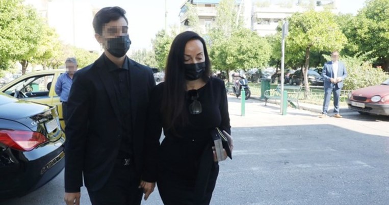 Κηδεία Άκη Τσοχατζόπουλου: Η σπάνια εμφάνιση του μικρότερου γιου του, στο πλευρό της Βίκυς Σταμάτη