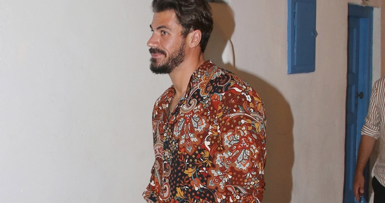 «Το αγοράκι μου»: Η τρυφερή φωτογραφία του Άκη Πετρετζίκη αγκαλιά με τον 2 μηνών γιο του