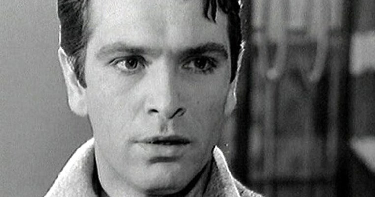 Όταν ο Νίκος Κούρκουλος κοίταζε όλο λατρεία τα μεγαλύτερα παιδιά του, Άλκη και Μελίτα