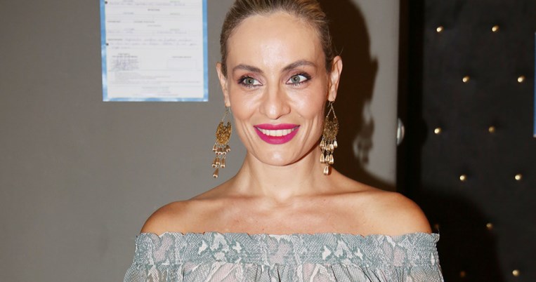 Η Ελεονώρα Μελέτη βάφτισε τον γιο της Φλορίντα Πετρουτσέλι με το πιο ονειρεμένο τιρκουάζ φόρεμα