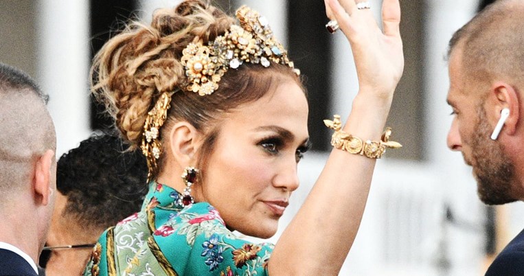 Jennifer Lopez | Οι 5 χρυσοί skincare κανόνες που την κάνουν να δείχνει 10 χρόνια νεότερη