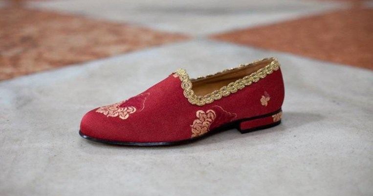 Τα σεμνά παπούτσια του Πάπα Φραγκίσκου, δεν είναι κόκκινα