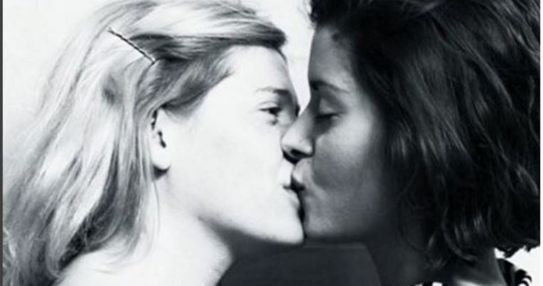 H Τζίνα Μοσχολιού υποστήριξε το Σύμφωνο Συμβίωσης με ένα φιλί στο Instagram