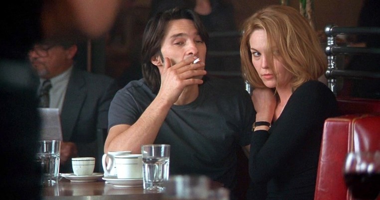 Οκτώ στους δέκα άνδρες και έξι στις δέκα γυναίκες απατούν το σύντροφό τους στην Ελλάδα