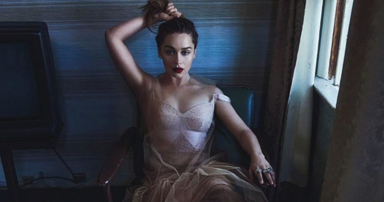 Το αισθησιακό shooting της Emilia Clarke στην Vogue 