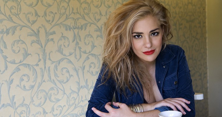 Η Νατάσσα Μποφίλιου επέστρεψε. Δείτε τα δυο νέα video clip της