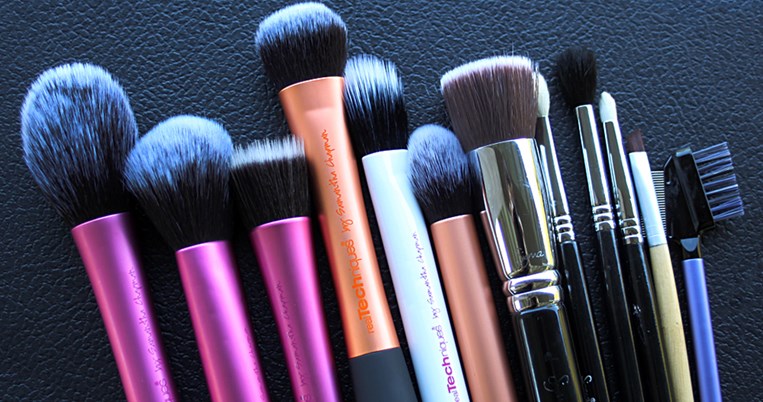 Αυτός είναι ο καλύτερος τρόπος να πλένεις τα πινέλα σου