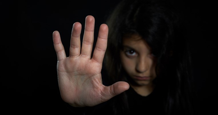 #WhenIWas:20.000 γυναίκες περιγράφουν στο Twitter τη σεξουαλική παρενόχληση που δέχτηκαν ως ανήλικες