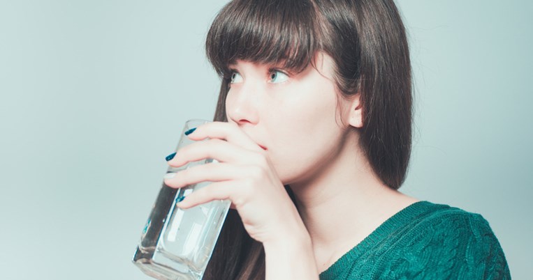 Τι θα συμβεί αν πίνεις για 30 ημέρες μόνο νερό;