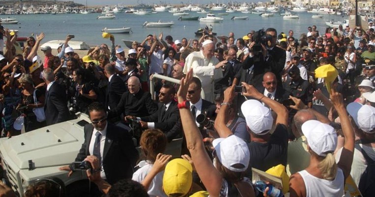 Δείτε που βρίσκονται οι πρόσφυγες που πήρε μαζί του ο Πάπας από τη Λέσβο