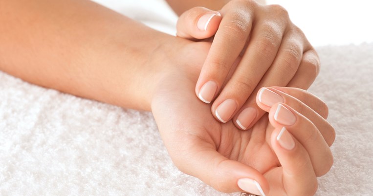 Τι κρύβεται πίσω από τα λευκά σημάδια στα νύχια;