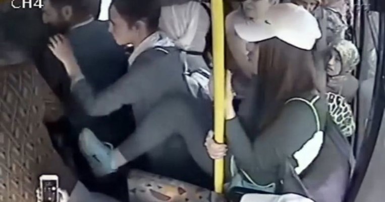 Οι γυναίκες στην Τουρκία δεν αντέχουν τη σεξουαλική παρενόχληση - Δραματικό βίντεο σε λεωφορείο