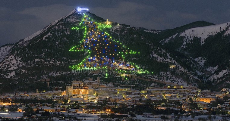 Τα πιο αντισυμβατικά χριστουγεννιάτικα δέντρα από όλο τον κόσμο
