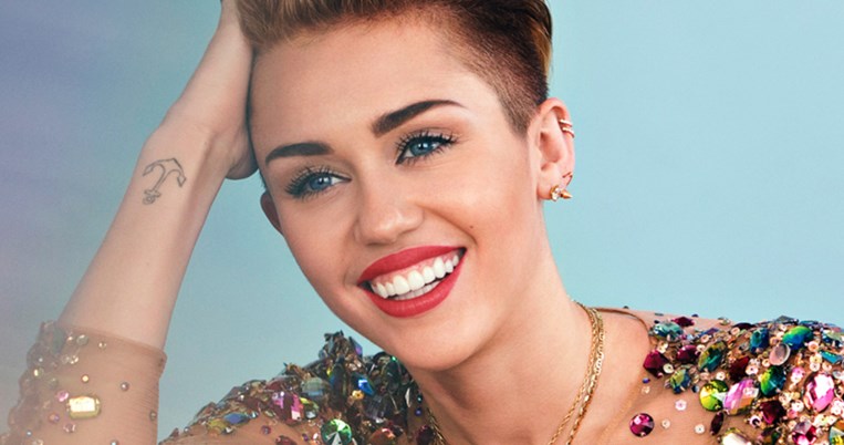 Το νέο τραγούδι της Miley Cyrus για τα αντι-Χριστούγεννα 