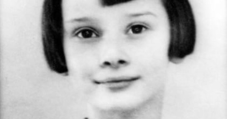 Πώς ήταν η Όντρεϊ Χέπμπορν στην παιδική και την εφηβική της ηλικία; Δείτε σπάνιες φωτογραφίες.